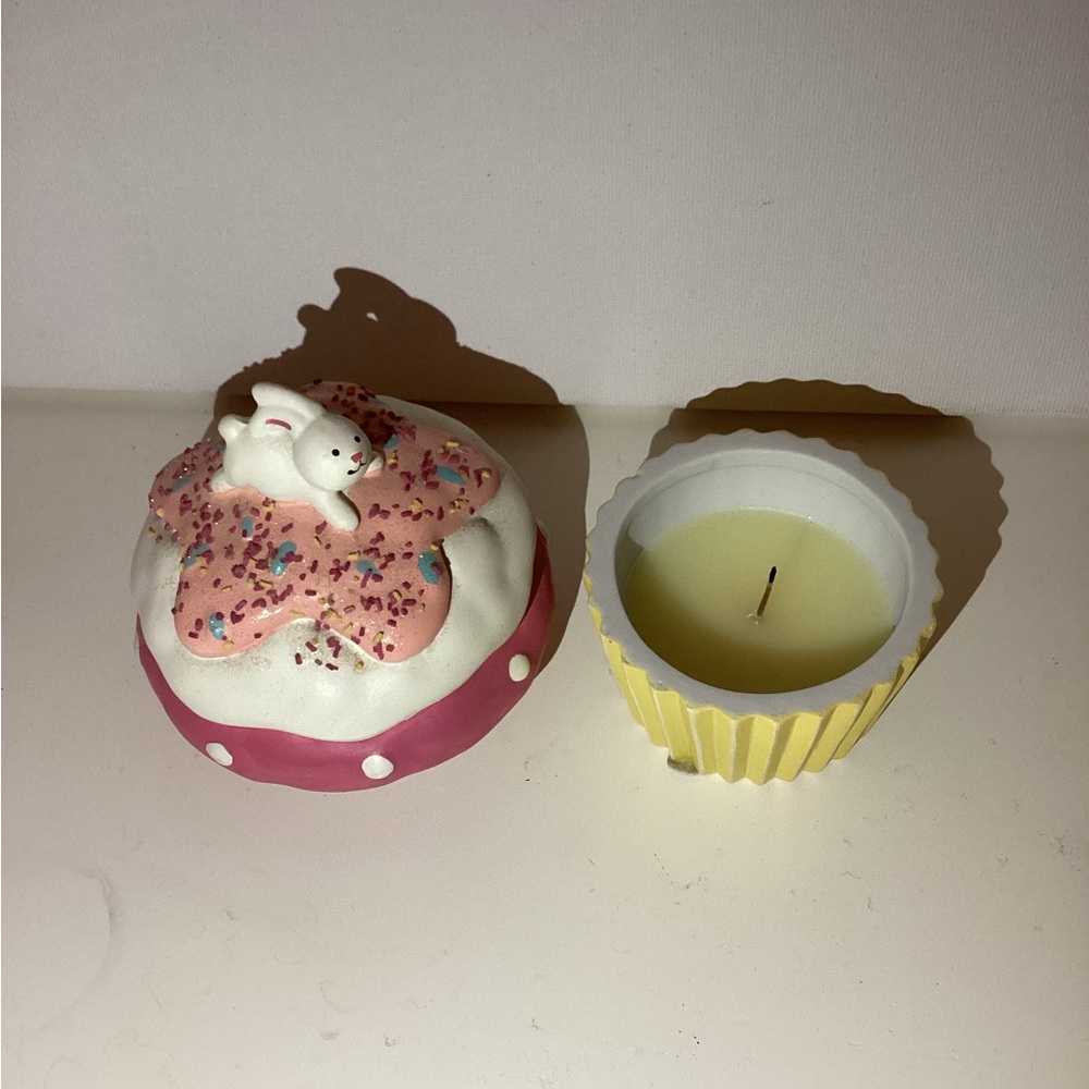 4/$15 🌻 Ceramic Bunny Cupcake Candle - Picture 6 of 6